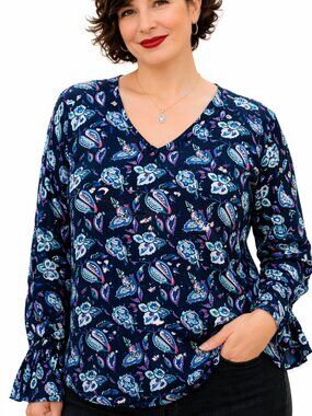 NWOT - 0X Plus Size paisley blouse. Long Sleeve Boho V-Neck Casual summer top